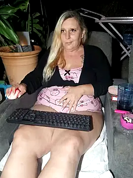 BecciDeluxe online show from 06-13-26, 10:18