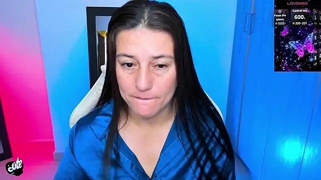 Saskyaa online show from 12-14-25, 02:44