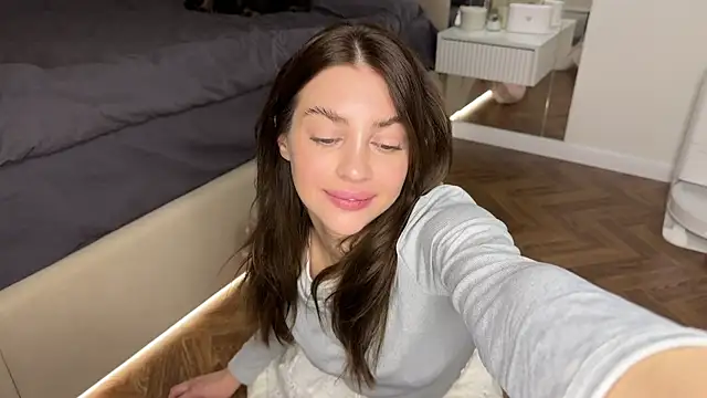 Snapshot of Elsa_Ice chatting on 01-06-25, 04:58 Elsa Ice online show from 01-06-25, 04:58