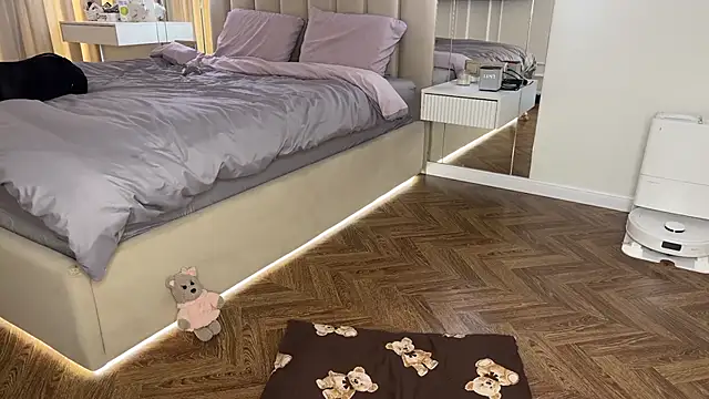 Snapshot of Elsa_Ice chatting on 10-13-25, 08:47 Elsa Ice online show from 10-13-25, 08:47