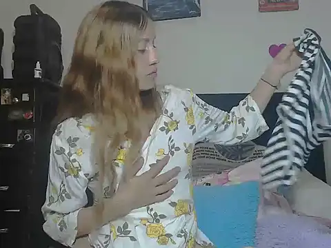 Snapshot of valerivegass chatting on 11-24-25, 02:17 valerivegass online show from 11-24-25, 02:17