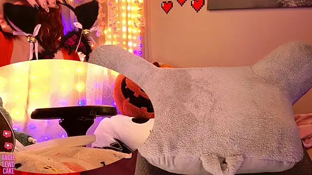 Angel-Lewd-Cake online show from 01-11-26, 06:24