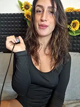 Snapshot of Stefania_PT chatting on 10-17-25, 07:33 Stefania PT online show from 10-17-25, 07:33