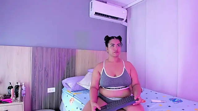 Snapshot of hannnasmith chatting on 09-23-25, 03:20 hannnasmith online show from 09-23-25, 03:20