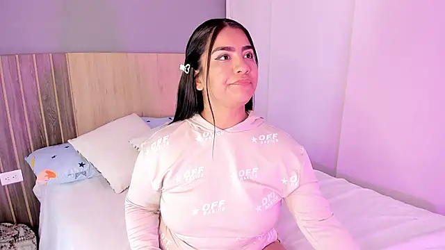 Snapshot of hannnasmith chatting on 11-12-25, 03:07 hannnasmith online show from 11-12-25, 03:07