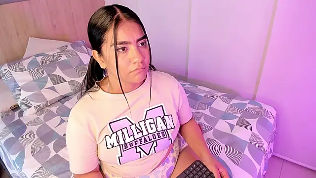 Snapshot of hannnasmith chatting on 11-13-25, 03:16 hannnasmith online show from 11-13-25, 03:16