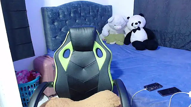 Snapshot of Gaby_foz chatting on 03-18-25, 08:04 Gaby foz online show from 03-18-25, 08:04