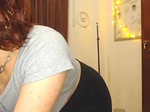 Snapshot of Redhead_incandy chatting on 03-09-25, 05:33 Redhead incandy online show from 03-09-25, 05:33