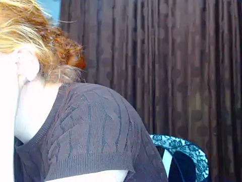 Snapshot of Redhead_incandy chatting on 06-12-26, 12:31 Redhead incandy online show from 06-12-26, 12:31