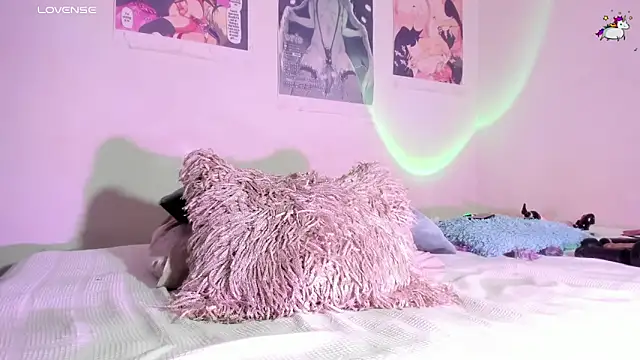 Snapshot of paymon19 chatting on 02-16-26, 12:12 paymon19 online show from 02-16-26, 12:12