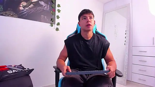 Snapshot of Bray_Kevin chatting on 12-15-24, 03:31 Bray Kevin online show from 12-15-24, 03:31