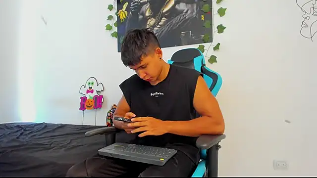 Snapshot of Bray_Kevin chatting on 01-23-25, 03:54 Bray Kevin online show from 01-23-25, 03:54