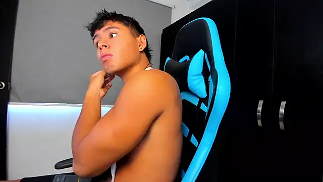 Snapshot of Bray_Kevin chatting on 09-28-25, 05:51 Bray Kevin online show from 09-28-25, 05:51