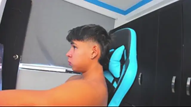 Snapshot of Bray_Kevin chatting on 10-29-25, 06:09 Bray Kevin online show from 10-29-25, 06:09