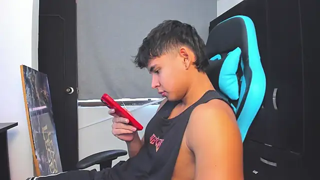 Snapshot of Bray_Kevin chatting on 11-04-25, 07:46 Bray Kevin online show from 11-04-25, 07:46