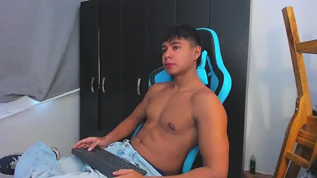 Snapshot of Bray_Kevin chatting on 11-23-25, 03:34 Bray Kevin online show from 11-23-25, 03:34