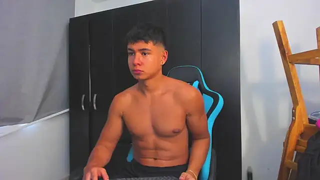 Snapshot of Bray_Kevin chatting on 11-24-25, 04:07 Bray Kevin online show from 11-24-25, 04:07