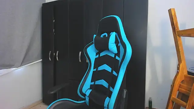 Snapshot of Bray_Kevin chatting on 11-25-25, 03:23 Bray Kevin online show from 11-25-25, 03:23