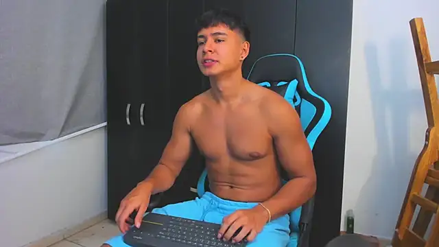 Snapshot of Bray_Kevin chatting on 11-27-25, 05:59 Bray Kevin online show from 11-27-25, 05:59