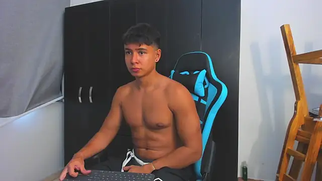 Snapshot of Bray_Kevin chatting on 11-28-25, 07:38 Bray Kevin online show from 11-28-25, 07:38