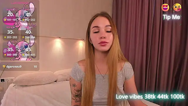 Snapshot of Tracy-Taylor chatting on 01-30-25, 04:58 Tracy-Taylor online show from 01-30-25, 04:58