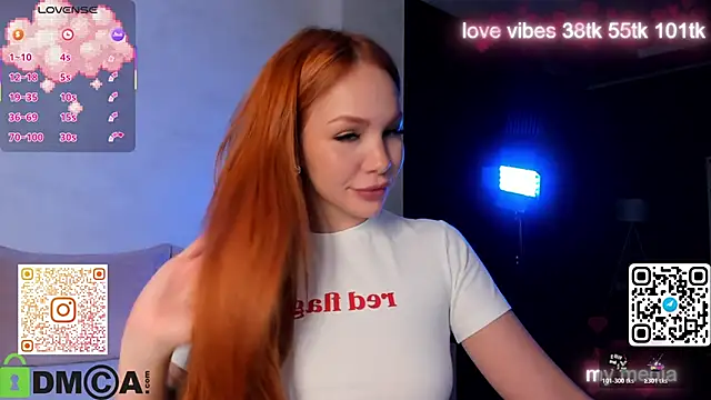 Snapshot of Tracy-Taylor chatting on 11-29-25, 09:12 Tracy-Taylor online show from 11-29-25, 09:12