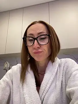 Snapshot of LauraDavis chatting on 02-22-26, 02:37 LauraDavis online show from 02-22-26, 02:37