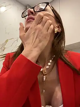 Snapshot of LauraDavis chatting on 03-02-26, 05:09 LauraDavis online show from 03-02-26, 05:09