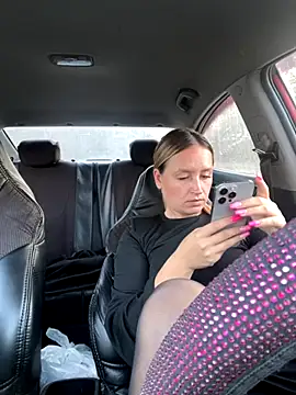 Snapshot of StasyWood chatting on 10-13-25, 01:27 StasyWood online show from 10-13-25, 01:27