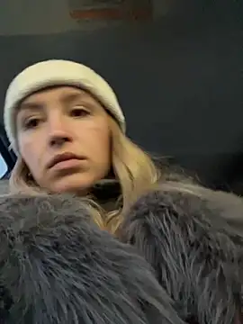 Snapshot of StasyWood chatting on 11-28-25, 02:03 StasyWood online show from 11-28-25, 02:03