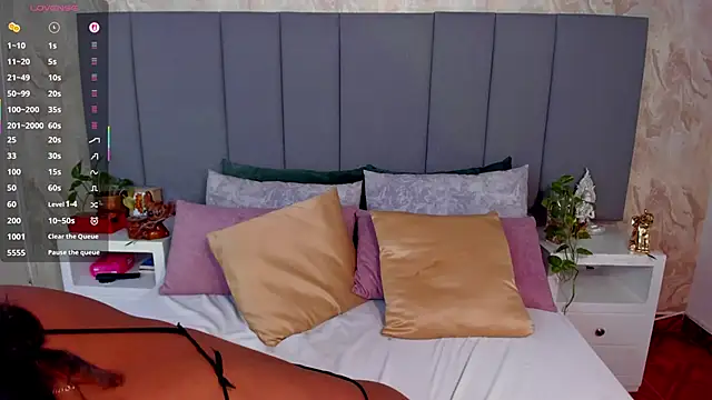 JulianaMiller online show from 09-29-25, 01:44