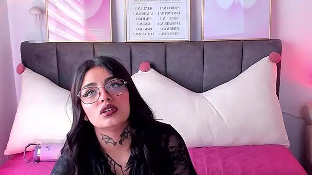 Snapshot of Hinataw33d01 chatting on 02-09-26, 02:21 Hinataw33d01 online show from 02-09-26, 02:21