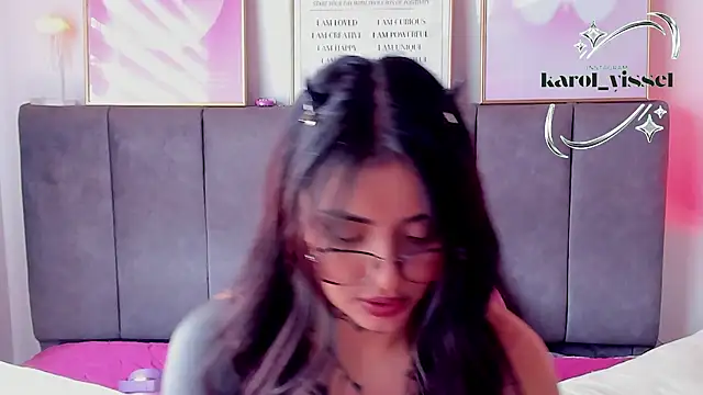 Snapshot of Hinataw33d01 chatting on 02-21-26, 07:37 Hinataw33d01 online show from 02-21-26, 07:37