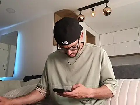 Snapshot of Phantom_Bigger1 chatting on 01-07-26, 02:30 Phantom Bigger1 online show from 01-07-26, 02:30