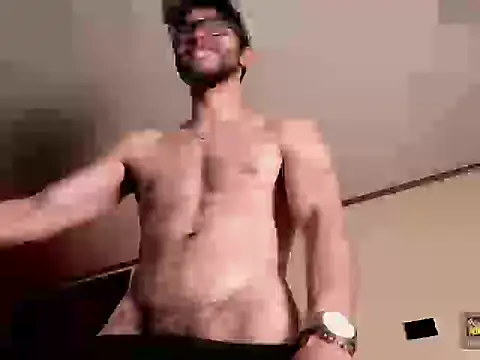 Snapshot of Phantom_Bigger1 chatting on 04-16-26, 03:18 Phantom Bigger1 online show from 04-16-26, 03:18