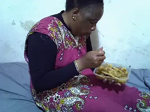 Snapshot of Crystal__Gee chatting on 12-26-24, 06:33 Crystal  Gee online show from 12-26-24, 06:33