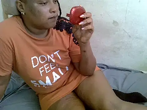 Snapshot of Crystal__Gee chatting on 02-13-25, 08:27 Crystal  Gee online show from 02-13-25, 08:27