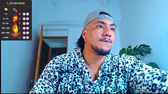 Snapshot of yosoy_enzo2020 chatting on 01-16-25, 03:23 yosoy enzo2020 online show from 01-16-25, 03:23