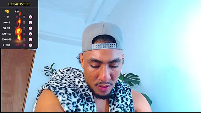 Snapshot of yosoy_enzo2020 chatting on 01-16-25, 06:25 yosoy enzo2020 online show from 01-16-25, 06:25