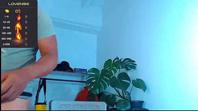 Snapshot of yosoy_enzo2020 chatting on 01-19-25, 06:42 yosoy enzo2020 online show from 01-19-25, 06:42