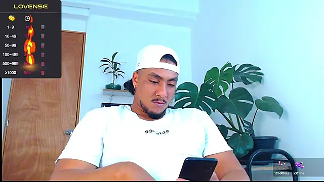 Snapshot of yosoy_enzo2020 chatting on 01-20-25, 03:04 yosoy enzo2020 online show from 01-20-25, 03:04