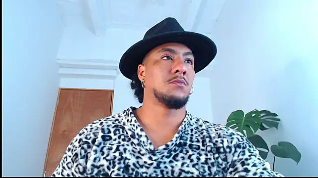 Snapshot of yosoy_enzo2020 chatting on 01-30-25, 09:25 yosoy enzo2020 online show from 01-30-25, 09:25