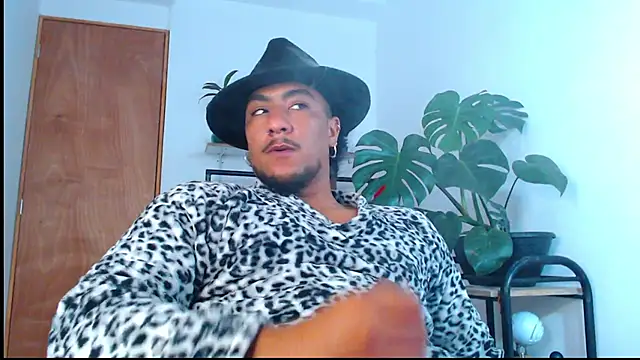 Snapshot of yosoy_enzo2020 chatting on 01-30-25, 12:27 yosoy enzo2020 online show from 01-30-25, 12:27