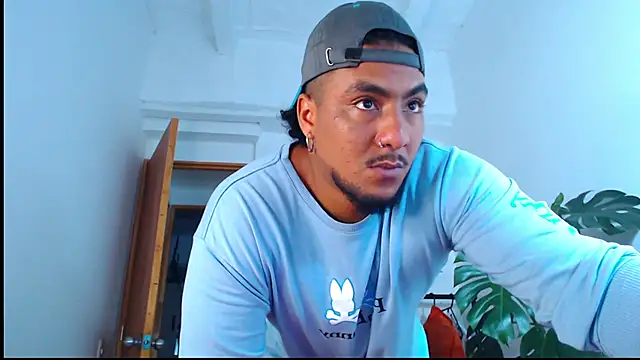 Snapshot of yosoy_enzo2020 chatting on 02-02-25, 10:35 yosoy enzo2020 online show from 02-02-25, 10:35