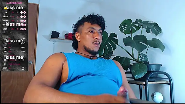 Snapshot of yosoy_enzo2020 chatting on 02-27-25, 02:42 yosoy enzo2020 online show from 02-27-25, 02:42