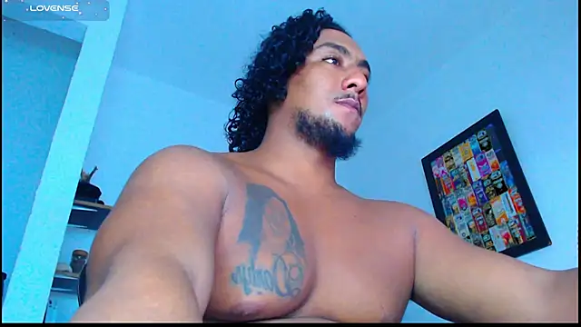 Snapshot of yosoy_enzo2020 chatting on 12-19-25, 01:12 yosoy enzo2020 online show from 12-19-25, 01:12