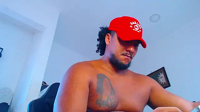 Snapshot of yosoy_enzo2020 chatting on 02-15-26, 12:25 yosoy enzo2020 online show from 02-15-26, 12:25