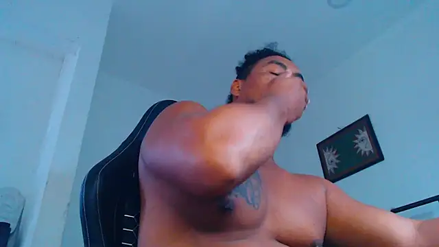 Snapshot of yosoy_enzo2020 chatting on 02-16-26, 01:29 yosoy enzo2020 online show from 02-16-26, 01:29