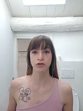 Snapshot of Cristina02 chatting on 06-03-26, 04:01 Cristina02 online show from 06-03-26, 04:01