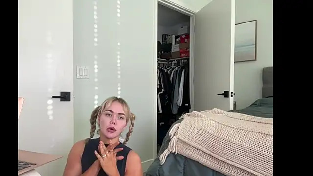 ElenaErickson online show from 07-23-26, 01:58